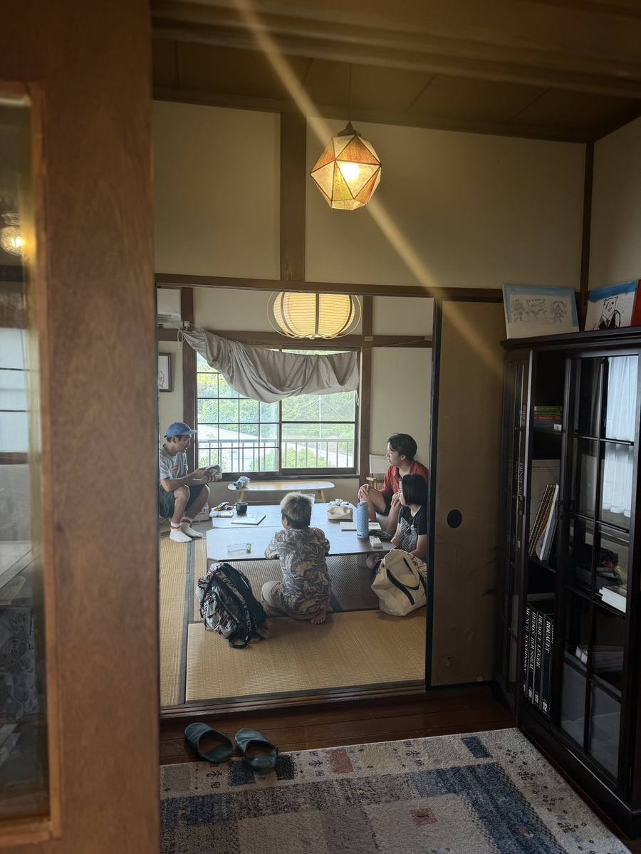 旅ノ和で学ぶ子どもたちとスタッフ